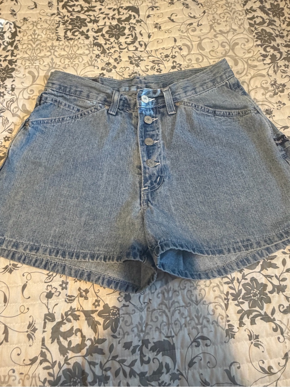 Vintage 90’s Jordache button fly denim shorts size 11/12